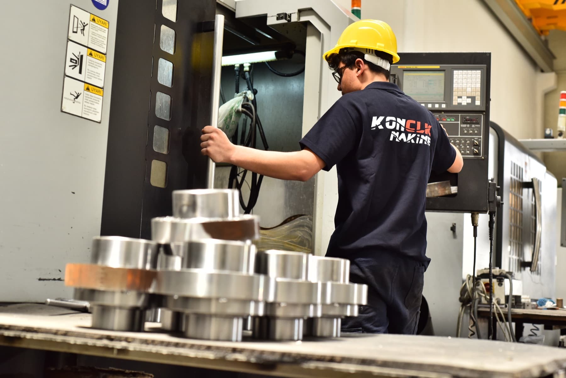 KONCLK Makine üretim hattındaki metal parçalar
